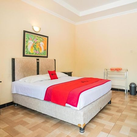Reddoorz @ Panglima Sudirman Madiun Hotel Exterior photo