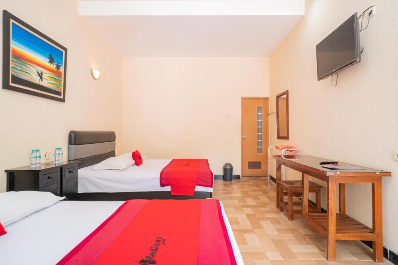 Reddoorz @ Panglima Sudirman Madiun Hotel Exterior photo