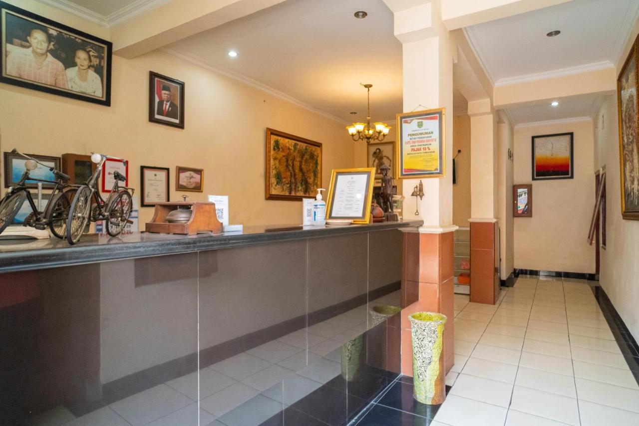 Reddoorz @ Panglima Sudirman Madiun Hotel Exterior photo