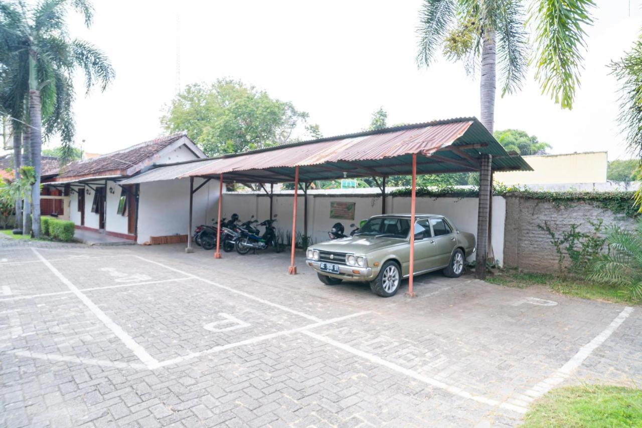 Reddoorz @ Panglima Sudirman Madiun Hotel Exterior photo