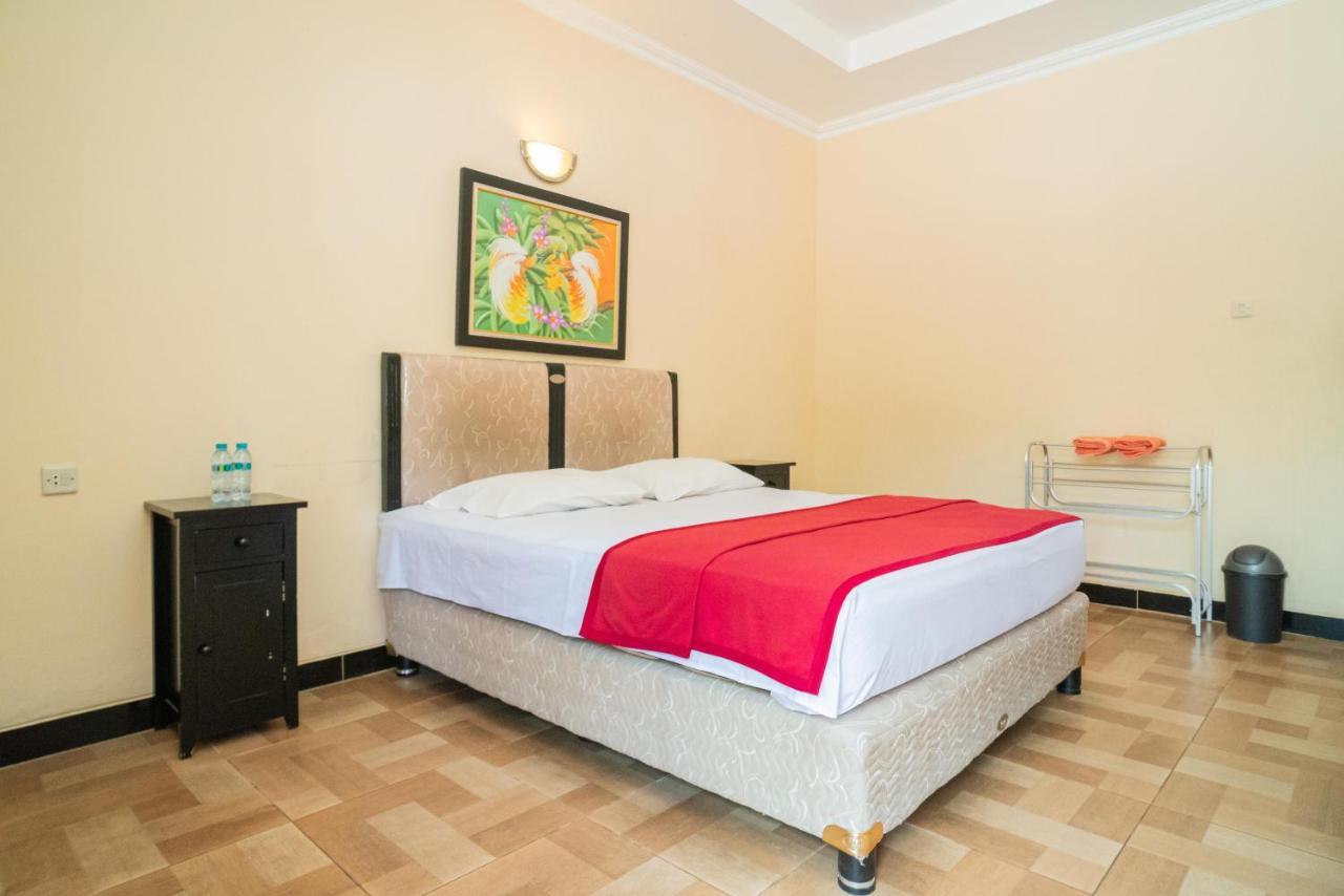 Reddoorz @ Panglima Sudirman Madiun Hotel Exterior photo